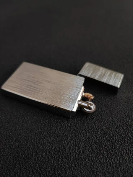 فندک باریک بنزینی برند لایتر(Lighter) بدنه ضدخش