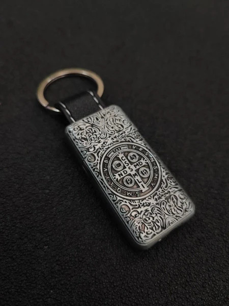 فندک گازی برند لایتر(Lighter) طرح کنستانتین با حلقه جاکلیدی