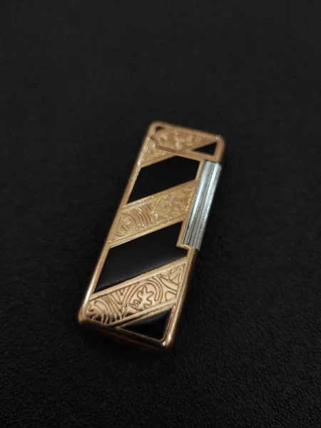 فندک گازی باریک بغل زن برند لایتر(Lighter) راه راه