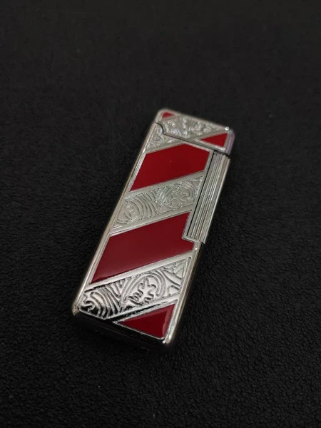 فندک گازی باریک بغل زن برند لایتر(Lighter) راه راه