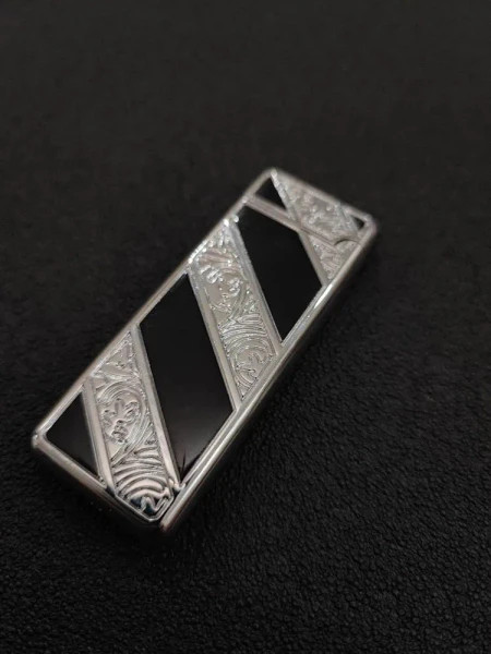 فندک گازی باریک بغل زن برند لایتر(Lighter) راه راه