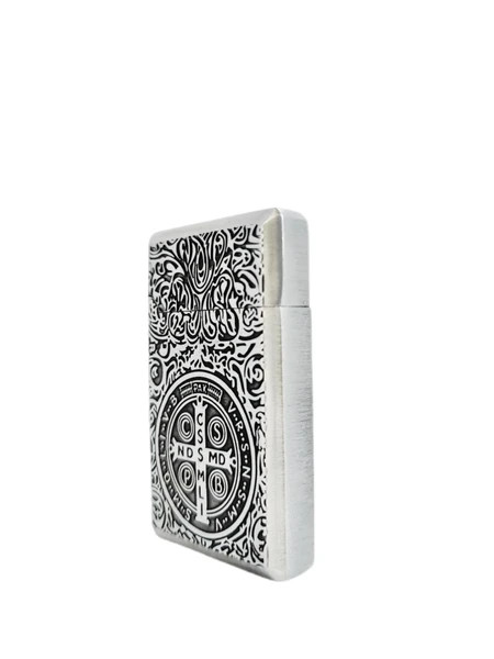 فندک بنزینی برند لایتر(Lighter) بدنه فلزی طرح کنستانتین