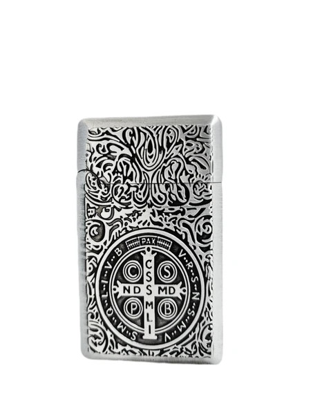 فندک بنزینی برند لایتر(Lighter) بدنه فلزی طرح کنستانتین