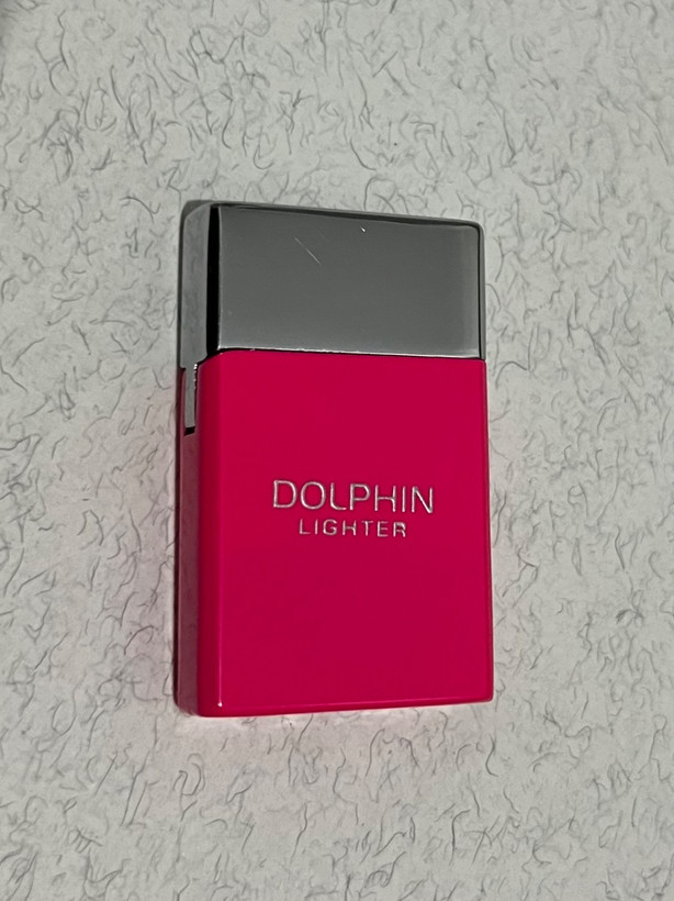 فندک گازی آبنباتی برند دلفین (Dolphin) بدنه فلزی رنگ فانتزی کوره ای