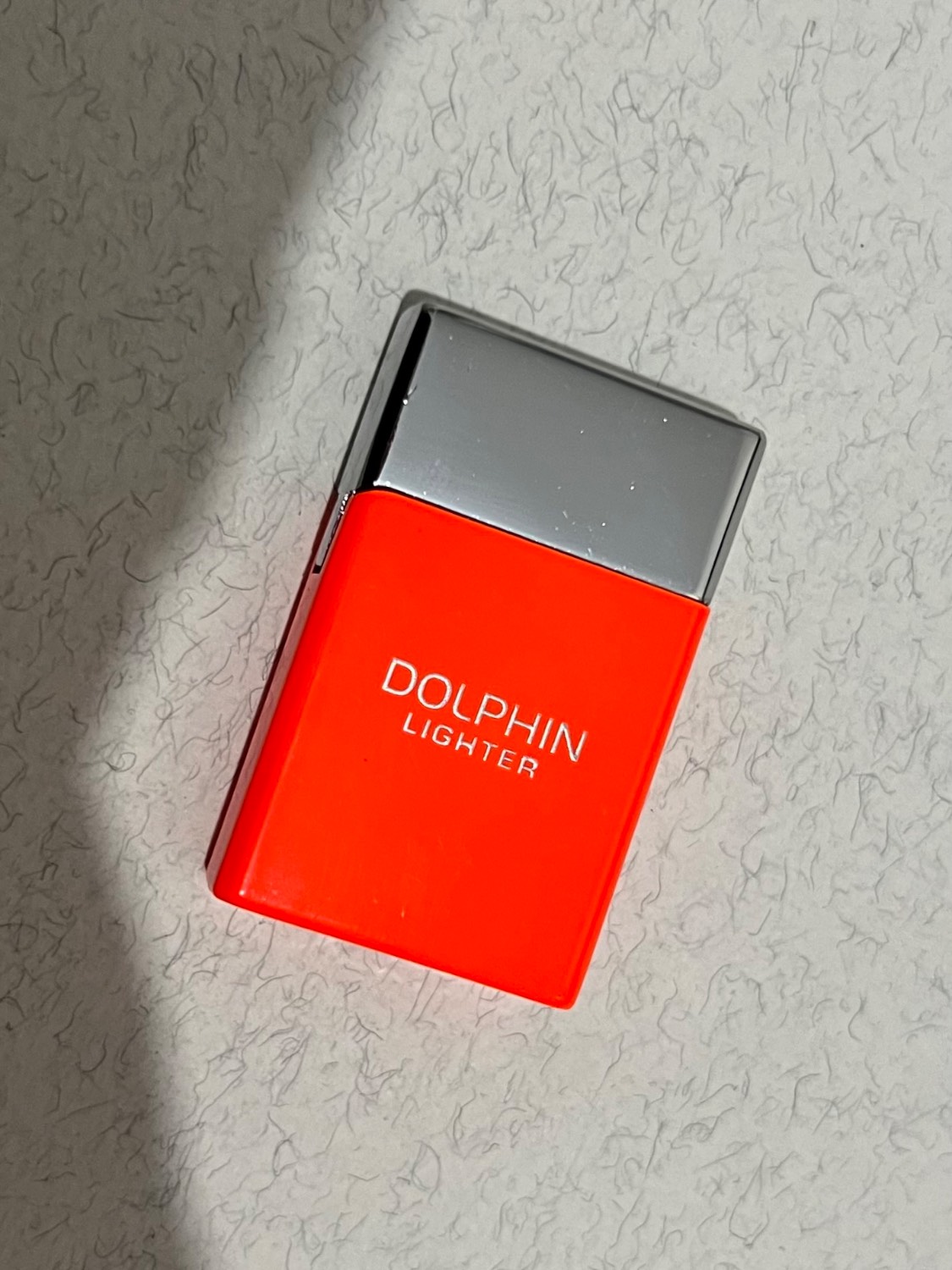 فندک گازی آبنباتی برند دلفین (Dolphin) بدنه فلزی رنگ فانتزی کوره ای
