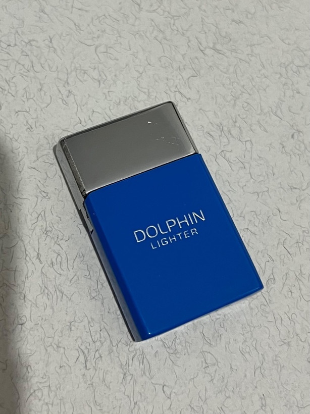 فندک گازی آبنباتی برند دلفین (Dolphin) بدنه فلزی رنگ فانتزی کوره ای