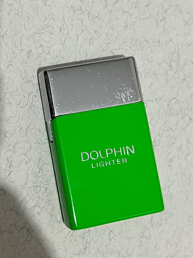 فندک گازی آبنباتی برند دلفین (Dolphin) بدنه فلزی رنگ فانتزی کوره ای