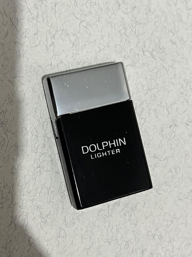 فندک گازی آبنباتی برند دلفین (Dolphin) بدنه فلزی رنگ فانتزی کوره ای