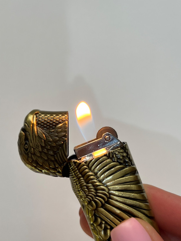 فندک برند لایتر (Lighter) مدل Eagle Brass – بدنه برنجی طرح عقاب همراه با حلقه جاکلیدی