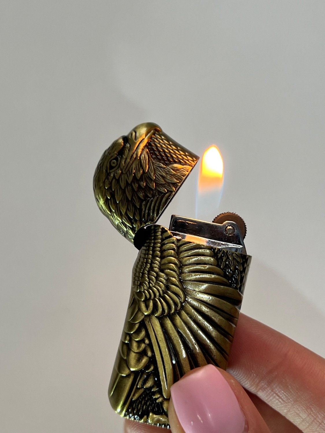 فندک گازی برند لایتر (Lighter) مدل Eagle Brass – بدنه برنجی طرح عقاب همراه با حلقه جاکلیدی