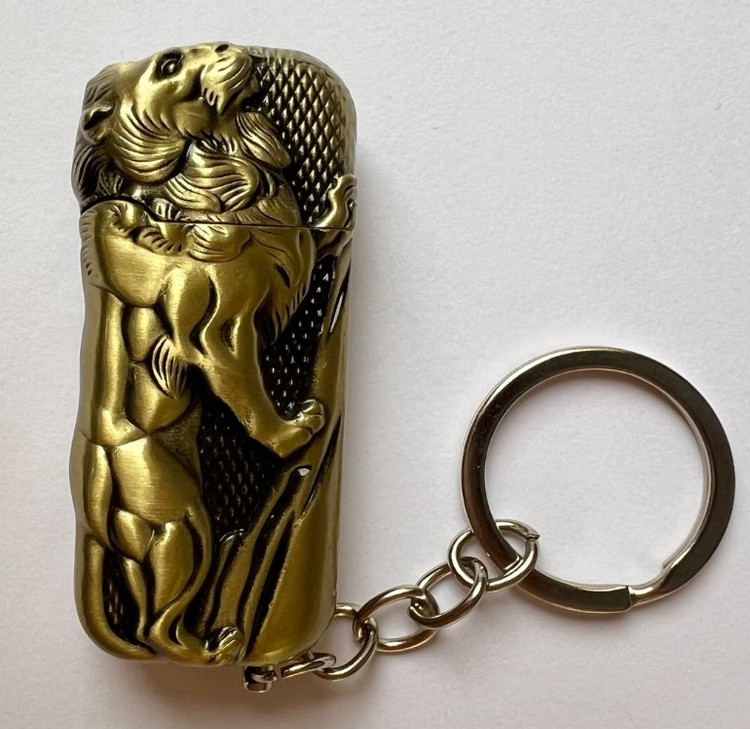 فندک گازی برند لایتر(Lighter) برنجی طرح شیر سلطنتی – مدل KingRoar