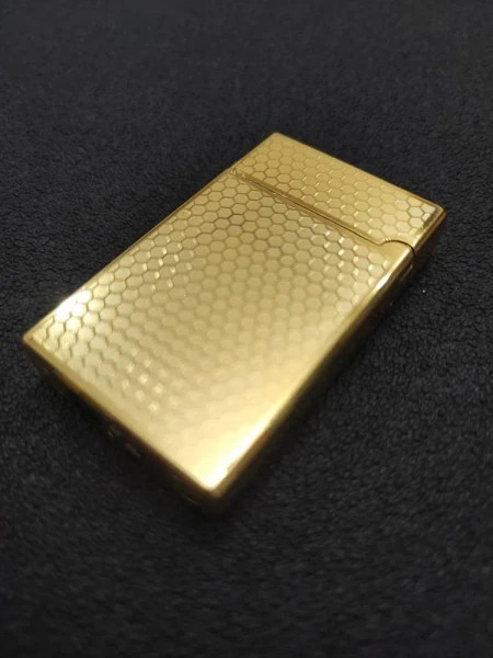 فندک بغل زن گازی برند لایتر (lighter) بدنه فلزی مدل ابر و بادی کد 02