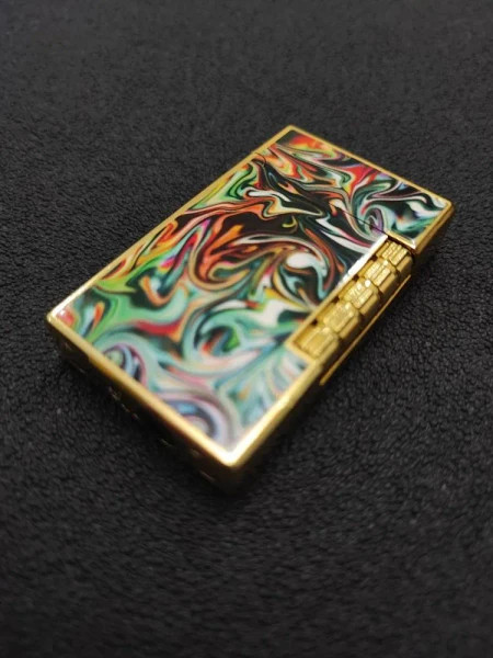 فندک بغل زن گازی برند لایتر (lighter) بدنه فلزی مدل ابر و بادی کد 02
