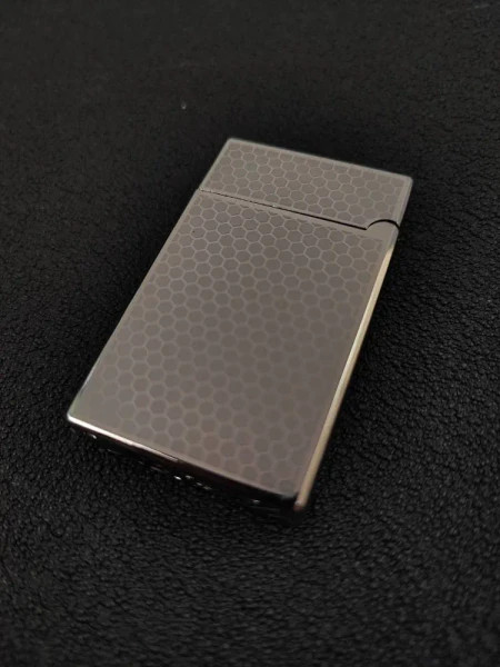 فندک بغل زن گازی برند لایتر (lighter) بدنه فلزی مدل ابر و بادی کد 02