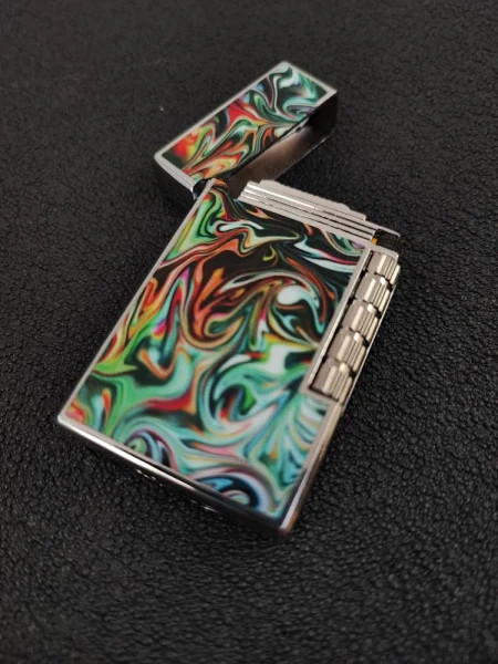 فندک بغل زن گازی برند لایتر (lighter) بدنه فلزی مدل ابر و بادی کد 02