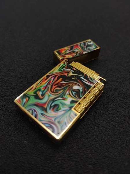فندک بغل زن گازی برند لایتر (lighter) بدنه فلزی مدل ابر و بادی کد 02