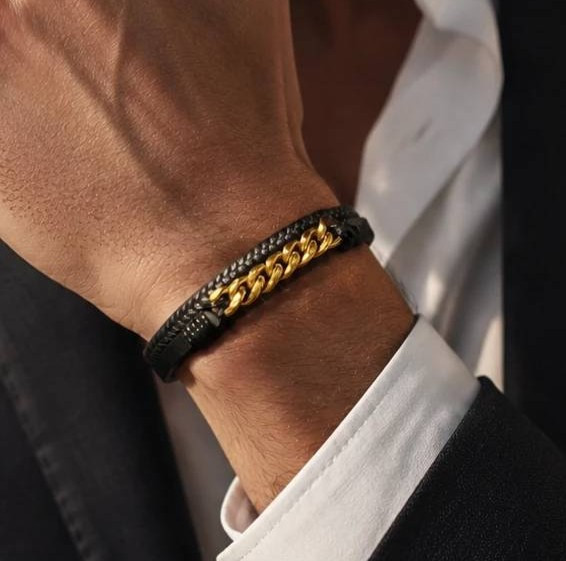 دستبند چرمی مردانه کارتیر(CARTIER) دولاین با پلاک استنلس استیل طرح بافت کارتیر