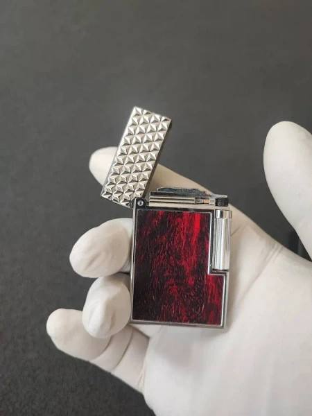 فندک گازی بغل زن برند لایتر(Lighter) طرح چوب کد 04