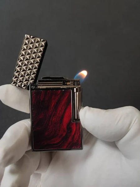 فندک گازی بغل زن برند لایتر(Lighter) طرح چوب کد 03