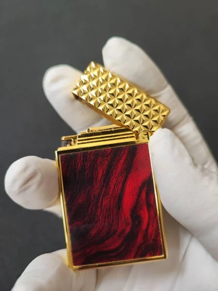 فندک گازی بغل زن برند لایتر(Lighter) طرح چوب کد 03