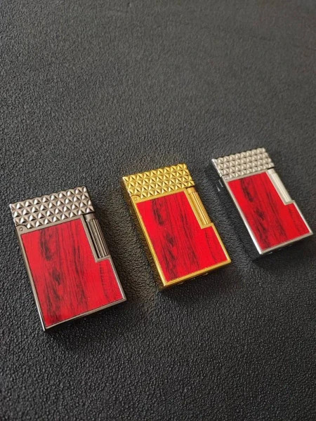 فندک گازی بغل زن برند لایتر(Lighter) طرح چوب کد 01