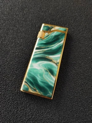 فندک گازی لایتر(Lighter) چرخ بغل اسلیم (Slim) طرح سنگ سبز