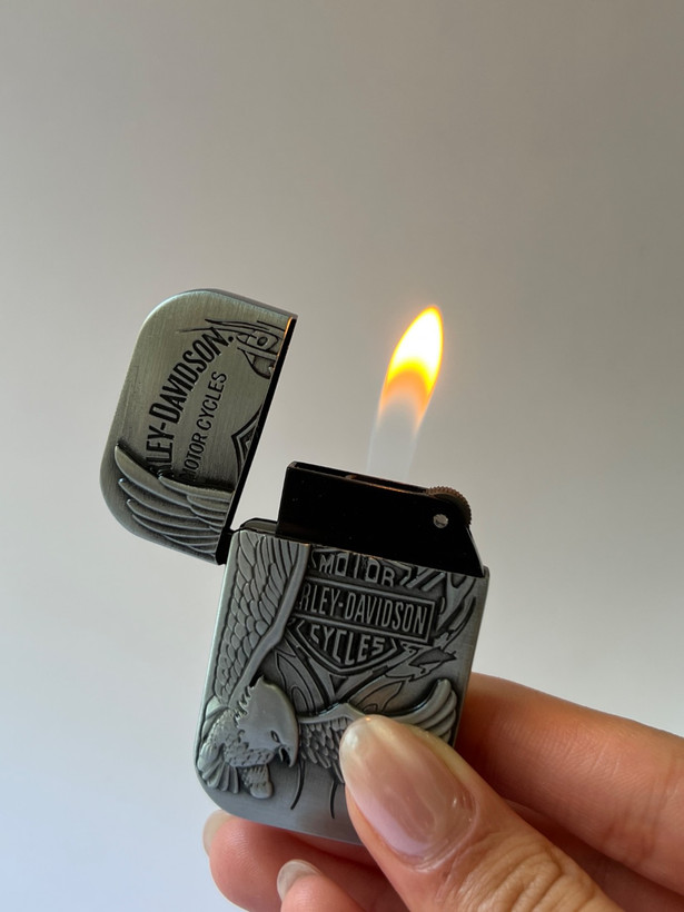 فندک گازی اسلیم (باریک) فلزی برند لایتر(Lighter) طرح هارلی دیویدسون، بدنه حکاکی برجسته درجه 1