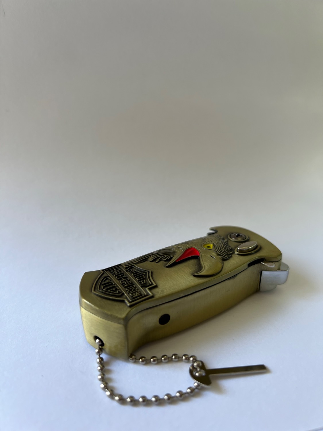 فندک اتمی برند لایتر(Lighter) دوکاره طرح هارلی دیویدسون همراه با چاقوی ضامندار مخفی رنگ طلایی