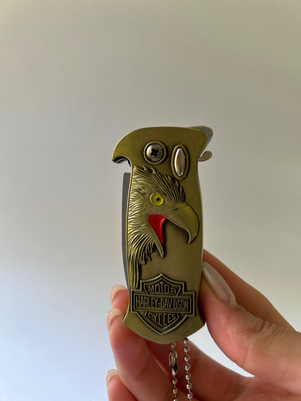 فندک اتمی برند لایتر(Lighter) دوکاره طرح هارلی دیویدسون همراه با چاقوی ضامندار مخفی رنگ طلایی