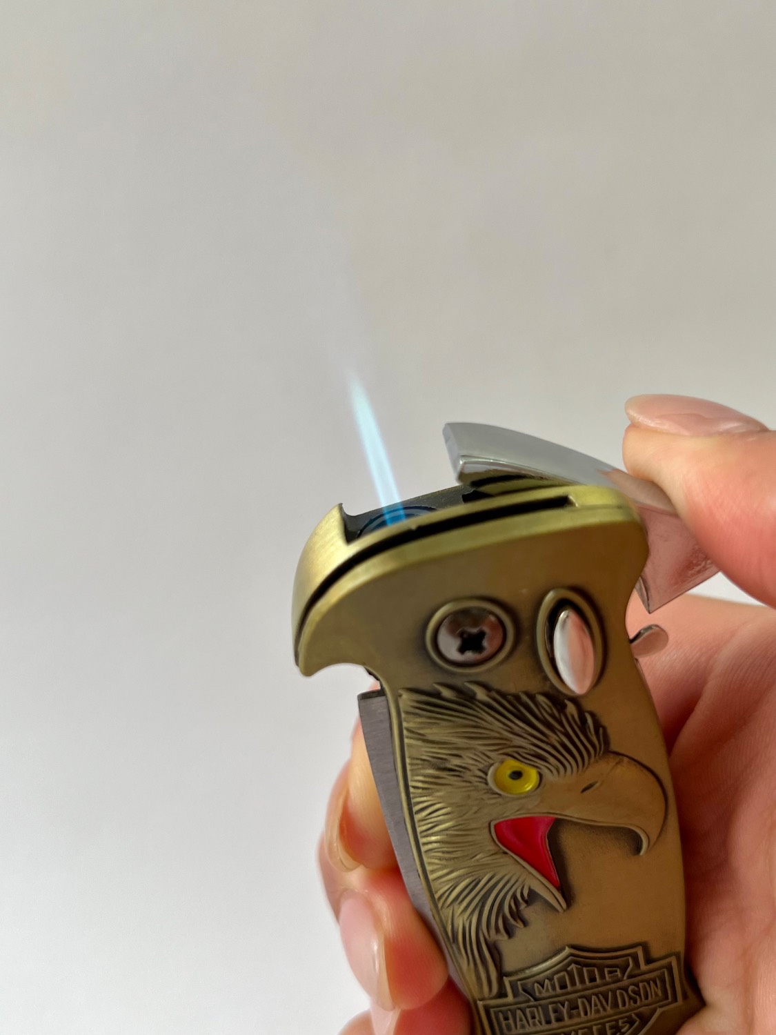فندک اتمی برند لایتر(Lighter) دوکاره طرح هارلی دیویدسون همراه با چاقوی ضامندار مخفی رنگ طلایی