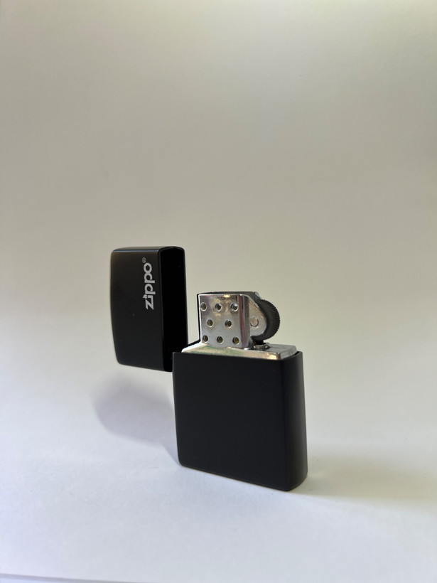 فندک فلزی طرح زیپو (ZIPPO) مدل کلاسیک مشکی مات (Black Matte)