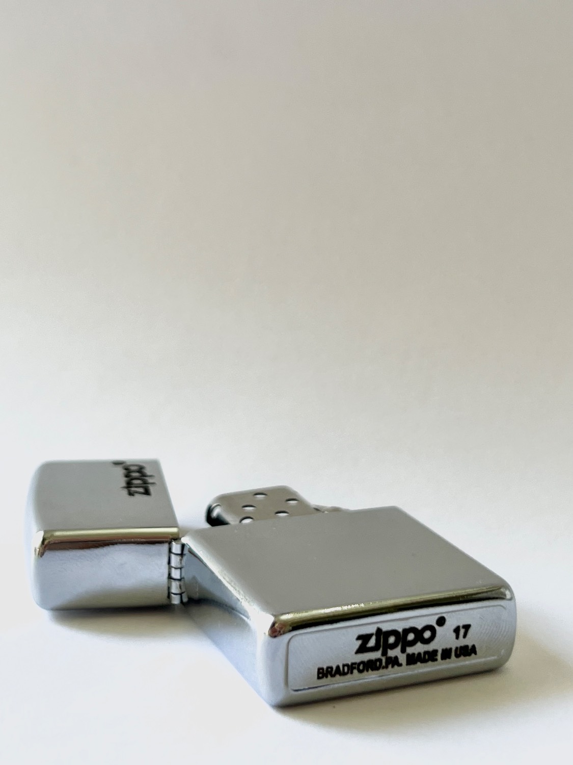 فندک بنزینی طرح زیپو (ZIPPO) مدل نقرهای براق کلاسیک - High Quality