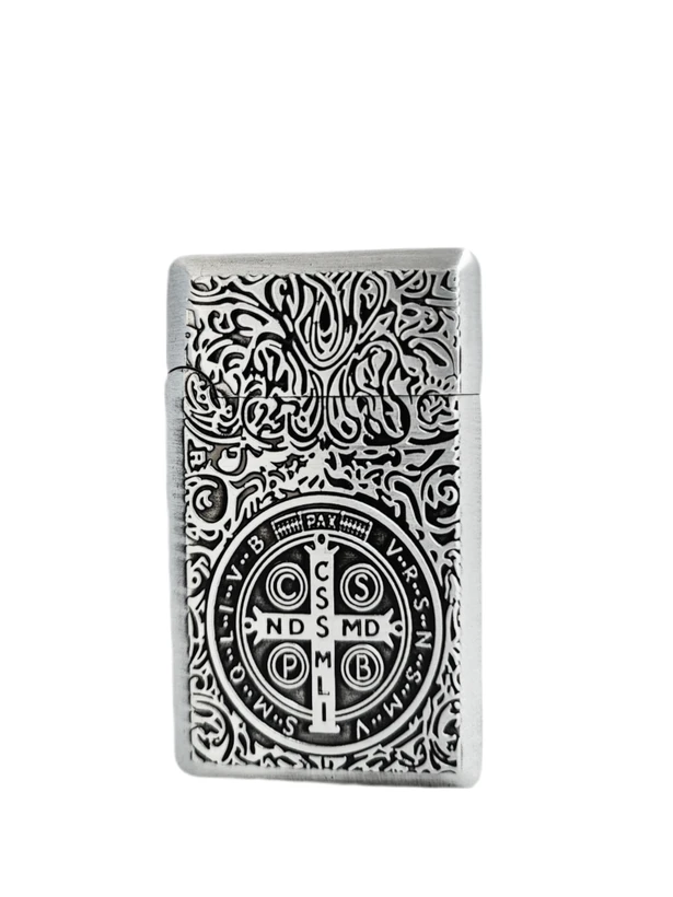 فندک بنزینی برند لایتر(Lighter) بدنه فلزی طرح کنستانتین