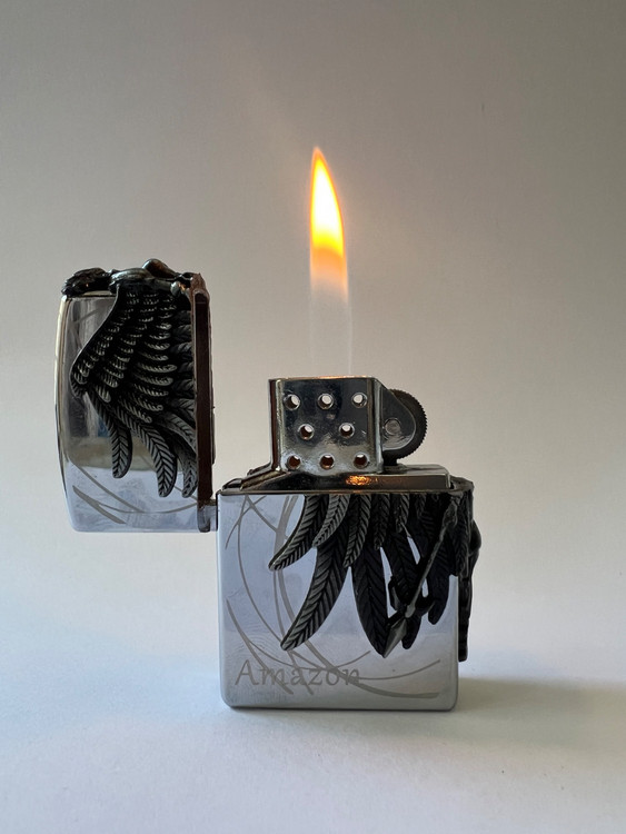 فندک گازی طرح زیپو برند لایتر(Lighter) مدل «Amazon Angel» نقرهای براق با بال فرشته برجسته سیاه قلم