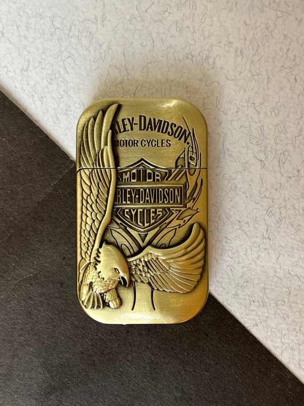 فندک گازی اسلیم (باریک) فلزی برند لایتر(Lighter) طرح هارلی دیویدسون، بدنه حکاکی برجسته درجه 1
