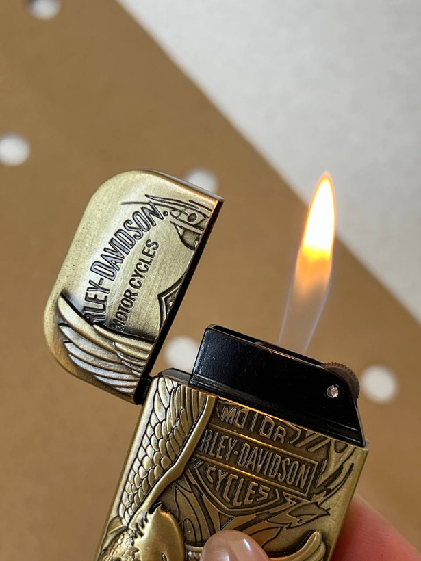 فندک گازی اسلیم (باریک) فلزی برند لایتر(Lighter) طرح هارلی دیویدسون، بدنه حکاکی برجسته درجه 1