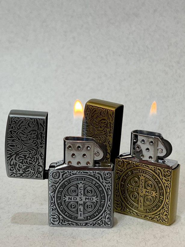 فندک گازی طرح زیپو مدل کنستانتین (Constantine) – بدنه حکاکی عمیق برند لایتر