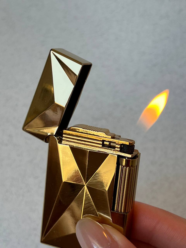 فندک گازی بغل زن برند لایتر(Lighter) بدنه فلزی طرح کریستال دو رنگ