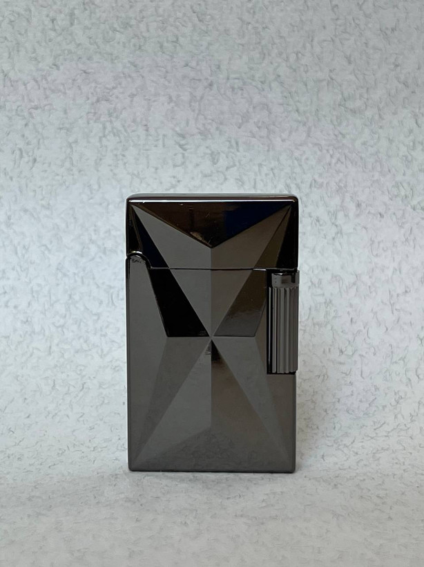 فندک گازی بغل زن برند لایتر(Lighter) بدنه فلزی طرح کریستال دو رنگ