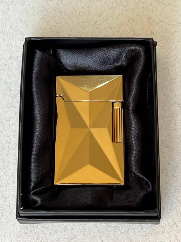 فندک گازی بغل زن برند لایتر(Lighter) بدنه فلزی طرح کریستال دو رنگ