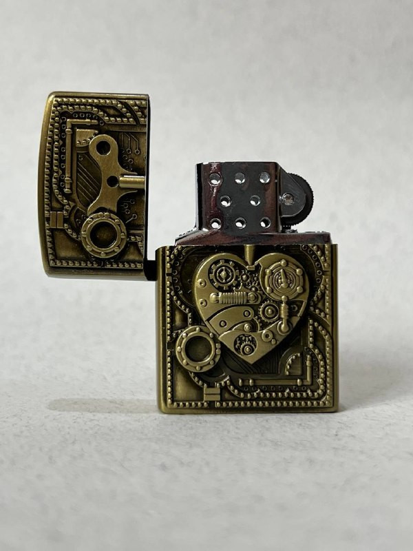 فندک فلزی طرح زیپو برند لایتر(Lighter) طرح قلب استیمپانک (Steampunk)، بدنه برجسته و خاص در 2 رنگ