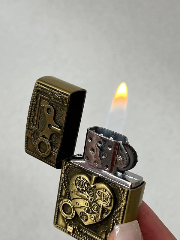 فندک فلزی طرح زیپو برند لایتر(Lighter) طرح قلب استیمپانک (Steampunk)، بدنه برجسته و خاص در 2 رنگ