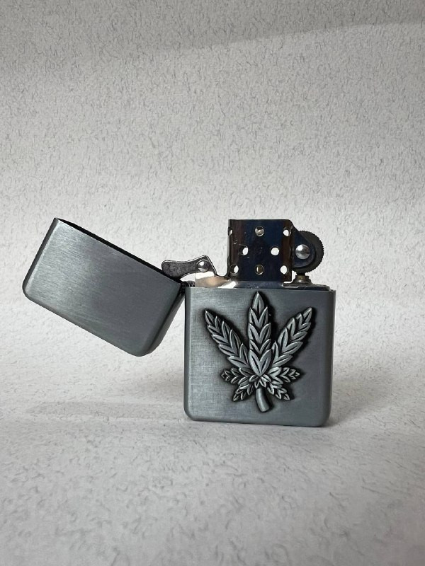 پک هدیه ۴ تکه فندک بنزینی لایتر (LIGHTER) طرح برگ برجسته با چوب سیگار و بنزین | فروشگاه بارزار