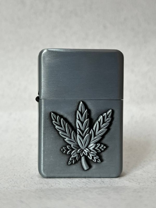 پک هدیه ۴ تکه فندک بنزینی لایتر (LIGHTER) طرح برگ برجسته با چوب سیگار و بنزین | فروشگاه بارزار