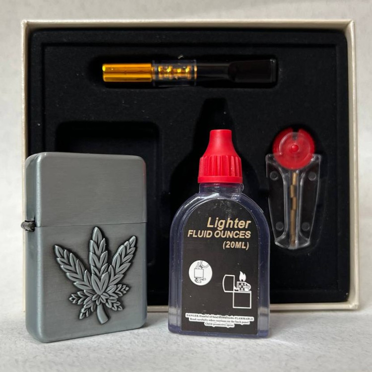 پک هدیه ۴ تکه فندک بنزینی لایتر (LIGHTER) طرح برگ برجسته با چوب سیگار و بنزین | فروشگاه بارزار