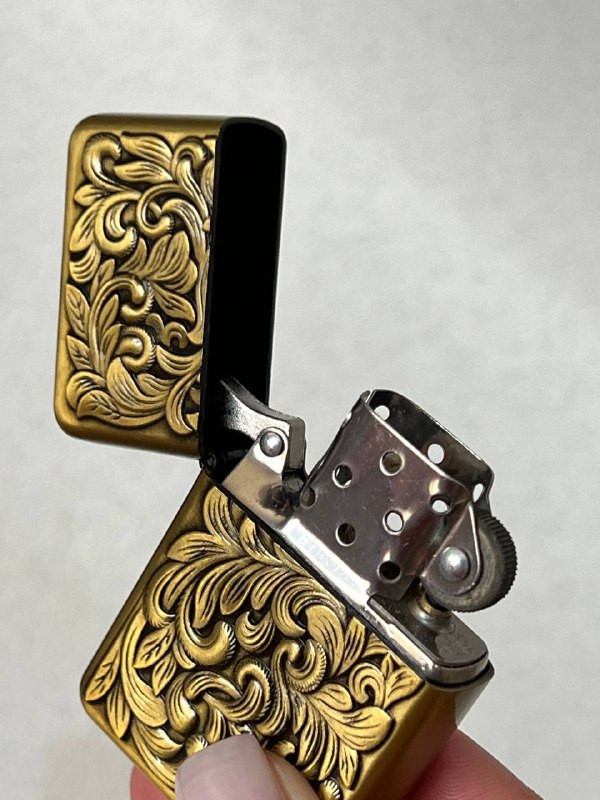 پک هدیه ۴ تکه فندک بنزینی لایتر (LIGHTER) طرح اسلیمی طلایی با چوب سیگار و بنزین | فروشگاه بارزار