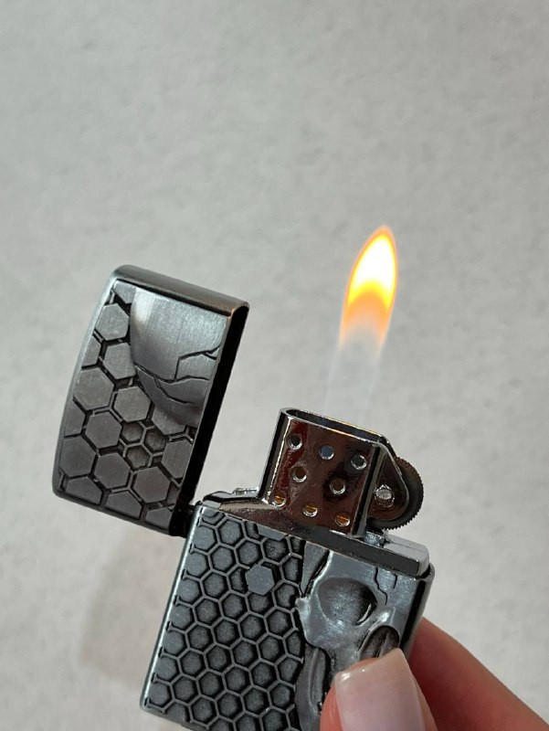 فندک گازی طرح زیپو لایتر (LIGHTER) طرح جمجمه و لانهزنبوری نقرهای | فروشگاه بارزار