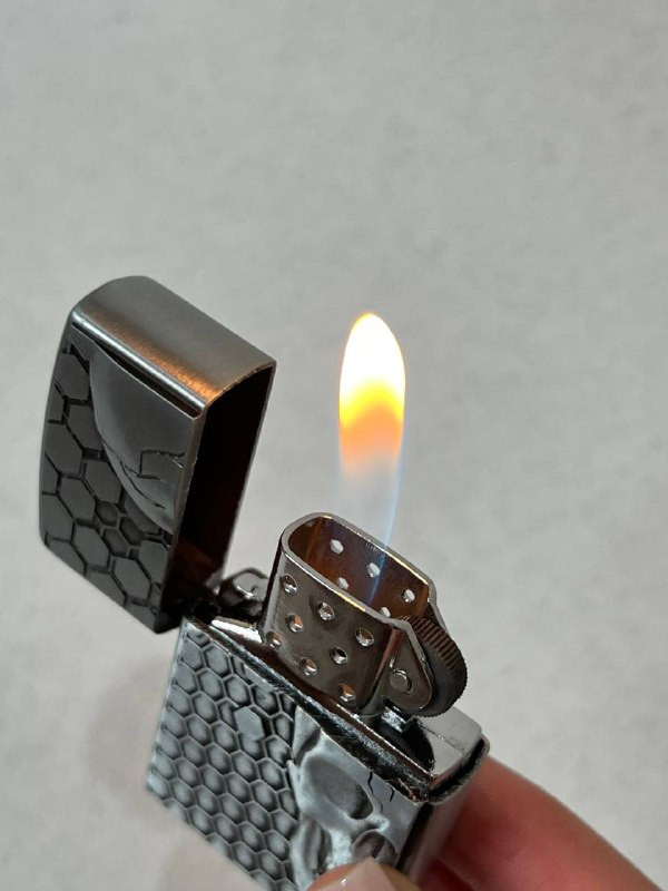 فندک گازی طرح زیپو لایتر (LIGHTER) طرح جمجمه و لانهزنبوری نقرهای | فروشگاه بارزار