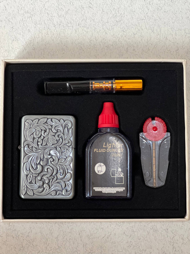 پک هدیه ۴ تکه فندک بنزینی طرح زیپو لایتر (LIGHTER) طرح اسلیمی در دو رنگ با چوب سیگار و بنزین | فروشگاه بارزار