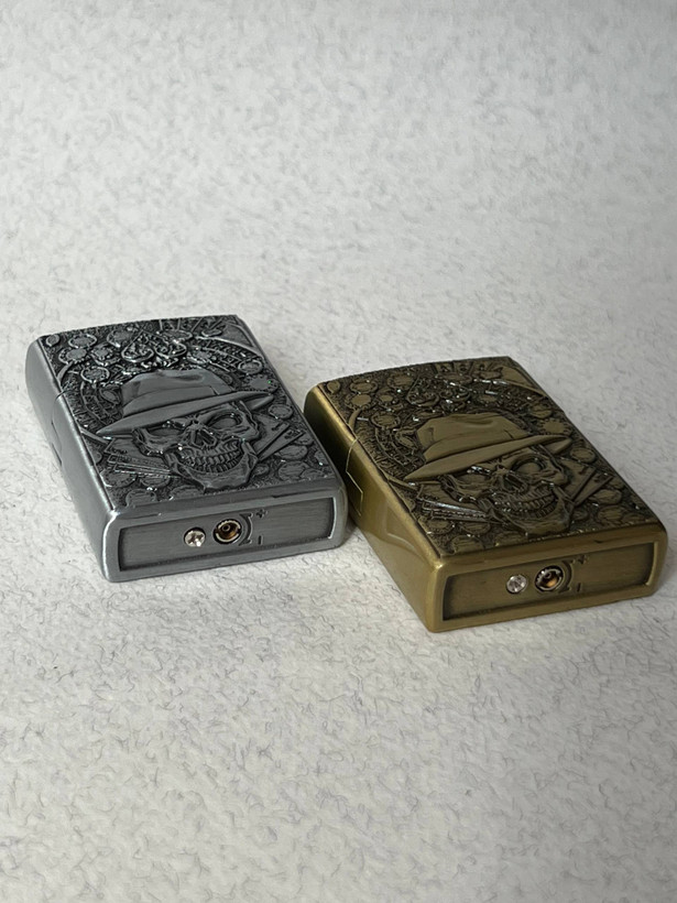 فندک گازی طرح زیپو لایتر (LIGHTER) طرح برجسته اسکلت کلاهدار و ورق در دو رنگ | فروشگاه بارزار